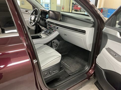 Used 2023 Hyundai Palisade SEL w/ Winter Package image 17
