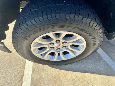 Used 2017 GMC Sierra 1500 SLE w/ SLE Value Package image 10