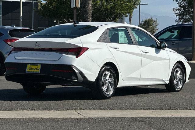 Certified 2026 Hyundai Elantra SE FWD image 4