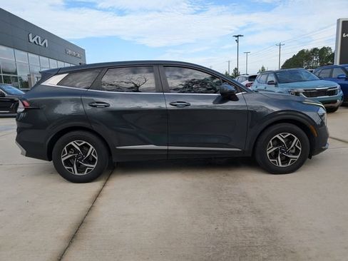 Used 2024 Kia Sportage LX FWD image 2