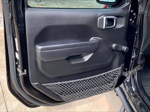 Used 2023 Jeep Wrangler Sport image 39