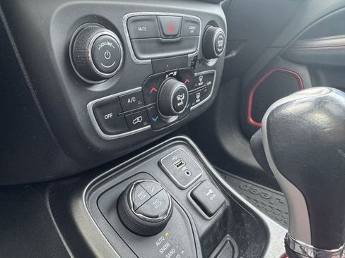 Used 2018 Jeep Compass Trailhawk w/ Navigation Group image 24