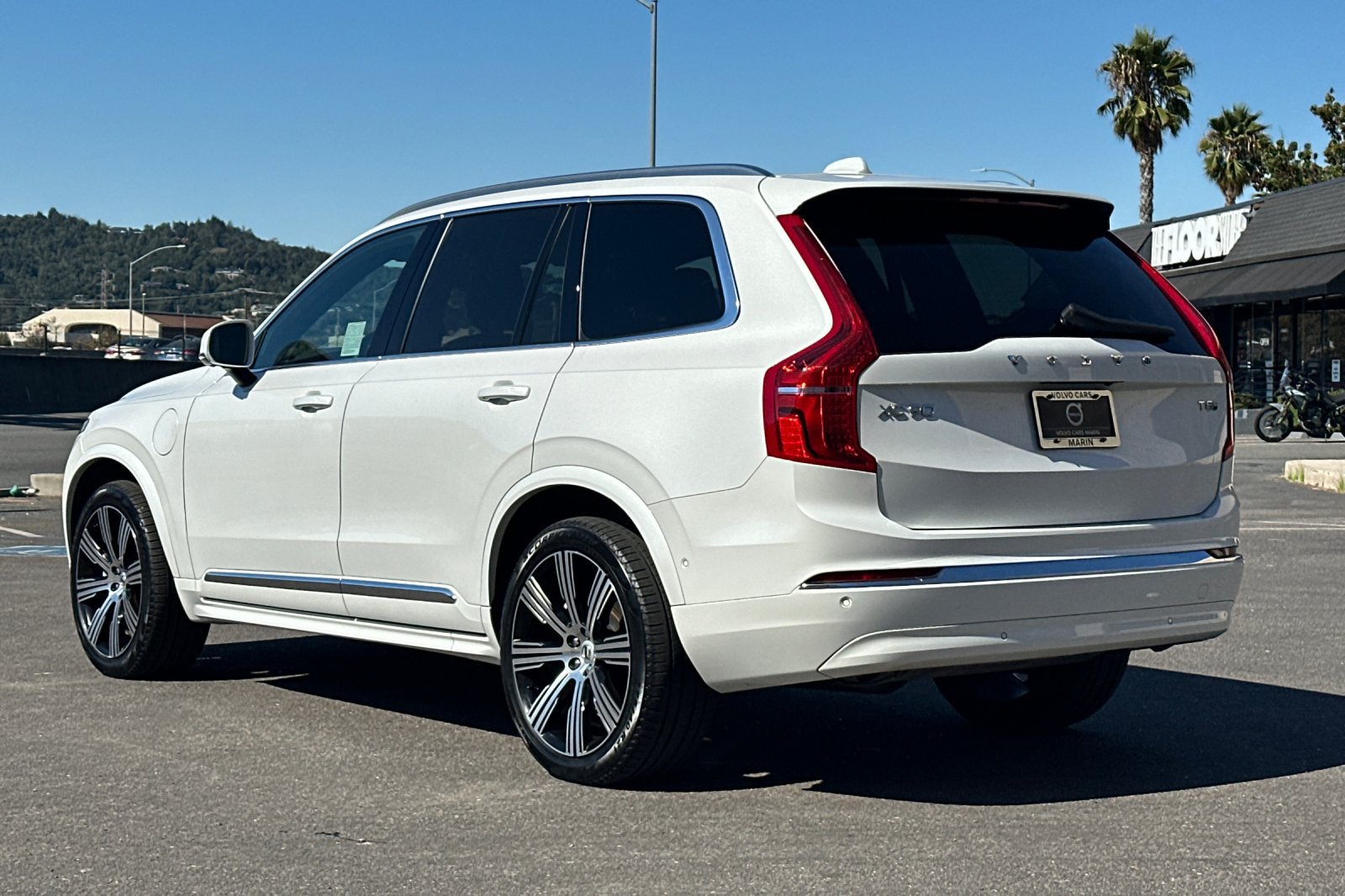 Certified 2025 Volvo XC90 T8 Ultra w/ Protection Package AWD/4WD image 7