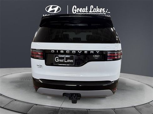 Used 2023 Land Rover Discovery Metropolitan Edition image 4