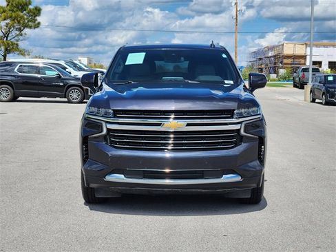 Used 2023 Chevrolet Suburban LT image 2