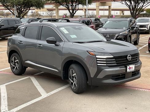 New 2026 Nissan Kicks SV w/ Cold Weather Package FWD image 4