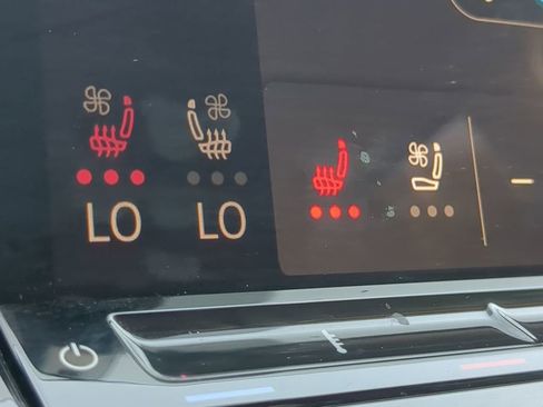 Used 2025 Volkswagen Atlas SE image 23