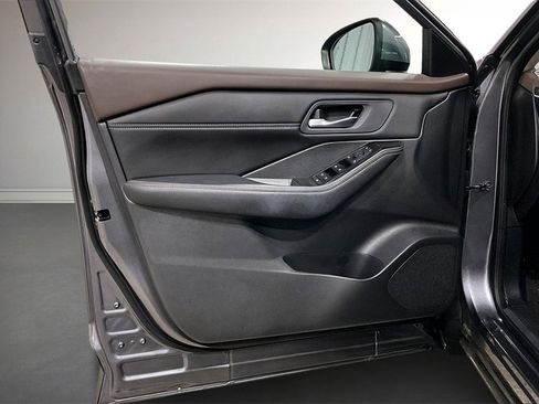 Used 2023 Nissan Rogue SV w/ SV Premium Package image 19