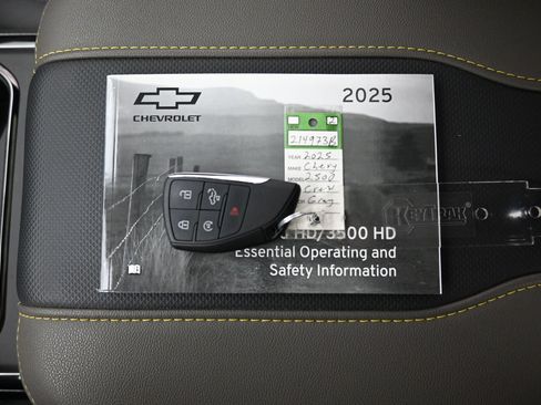 Used 2025 Chevrolet Silverado 2500 ZR2 w/ Technology Package AWD/4WD image 20