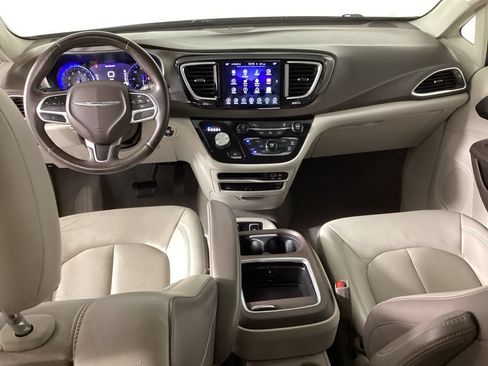 Used 2017 Chrysler Pacifica Touring-L Plus FWD image 33