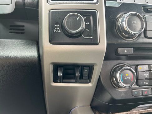 Used 2017 Ford F250 Lariat w/ Chrome Package AWD/4WD image 28