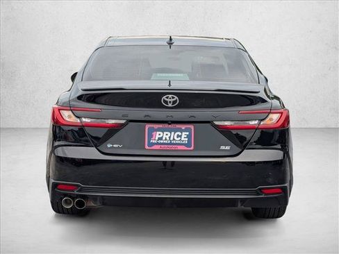 Used 2025 Toyota Camry SE FWD image 6