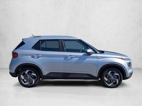 New 2026 Hyundai Venue SEL FWD image 4