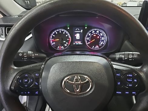 Used 2021 Toyota RAV4 XLE w/ Convenience Package FWD image 18