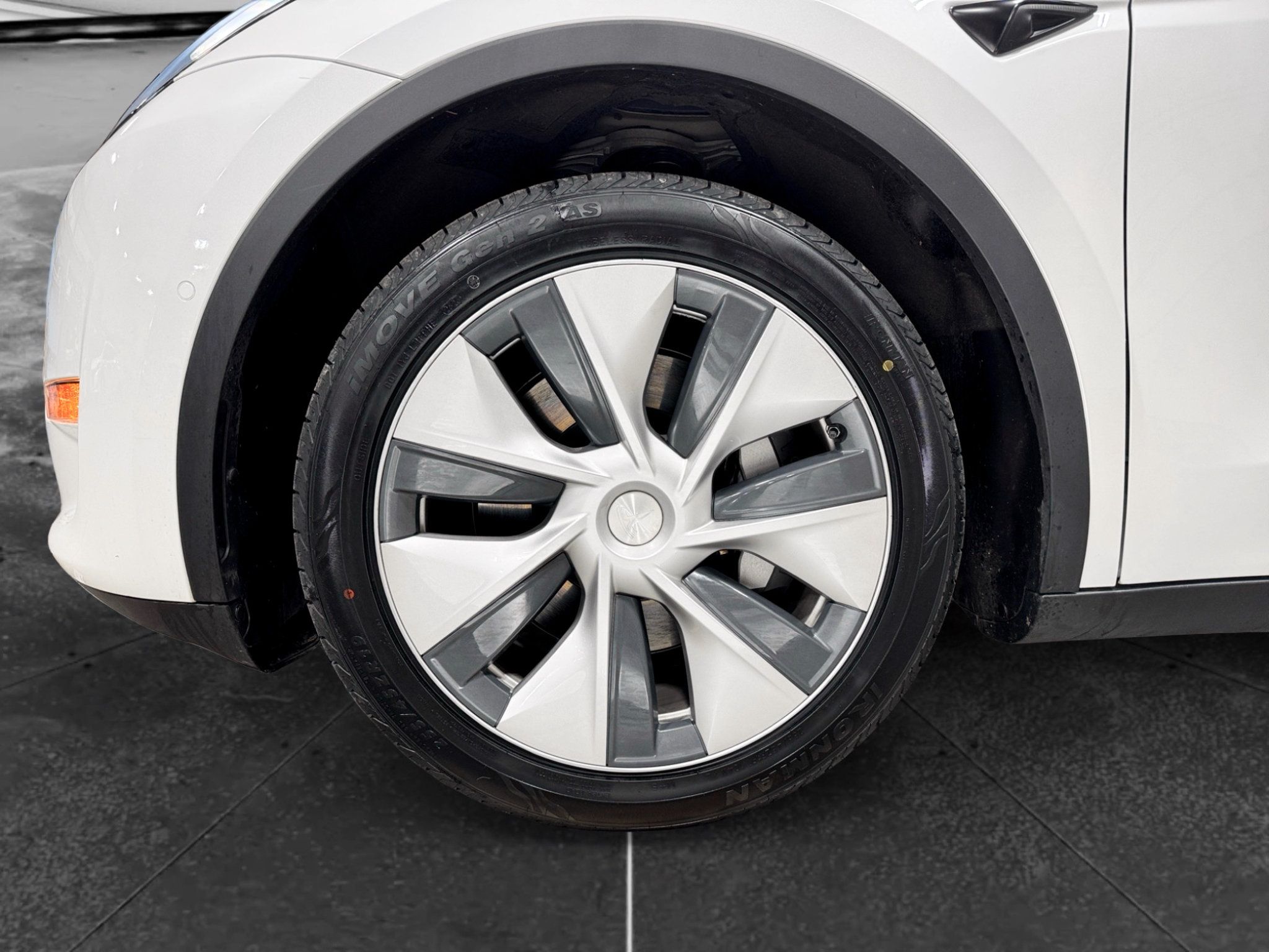 Used 2020 Tesla Model Y Long Range AWD/4WD image 31