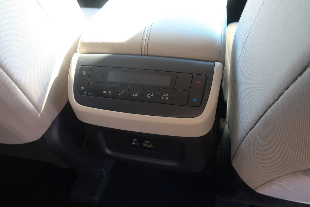 Used 2022 Nissan Pathfinder SV AWD/4WD image 19