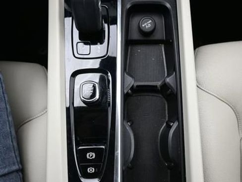 Used 2023 Volvo XC60 B5 Plus w/ Climate Package AWD/4WD image 12