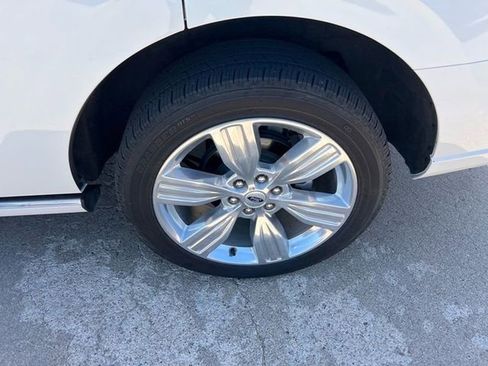Used 2024 Ford Expedition Platinum AWD/4WD image 3