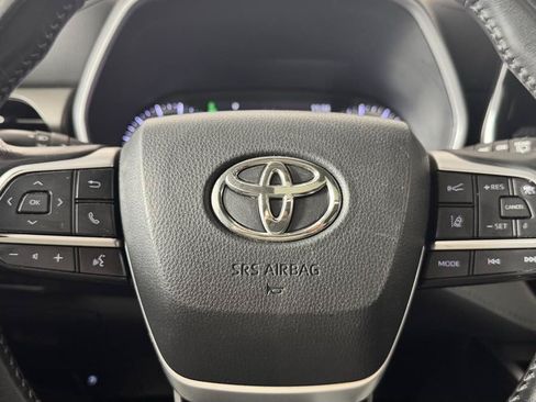 Used 2023 Toyota Highlander XLE AWD/4WD image 17
