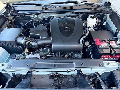 Certified 2023 Toyota Tacoma TRD Off-Road image 28