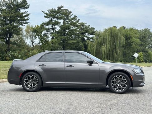 Used 2018 Chrysler 300 S image 8