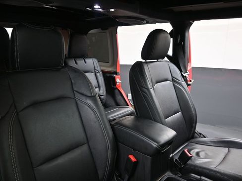 Used 2020 Jeep Wrangler Unlimited Sahara w/ Uconnect 4C Nav & Sound Group image 13