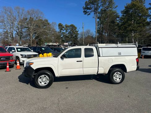 Used 2021 Toyota Tacoma SR image 4