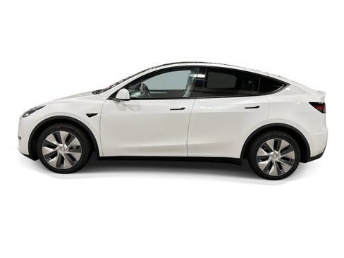 Certified 2023 Tesla Model Y AWD image 6