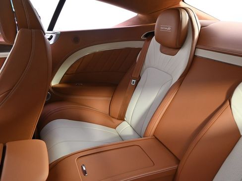 Used 2024 Bentley Continental GT image 19