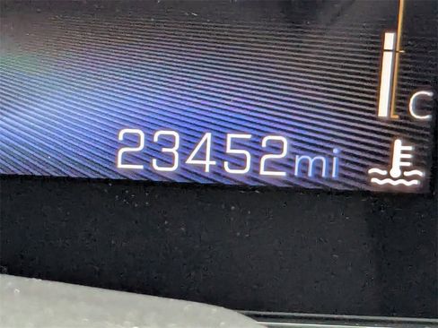 Certified 2025 Chevrolet Trax LT image 30