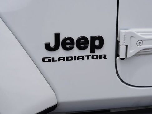 Used 2021 Jeep Gladiator Sport AWD/4WD image 9