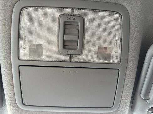 Used 2011 Toyota RAV4 4WD image 25