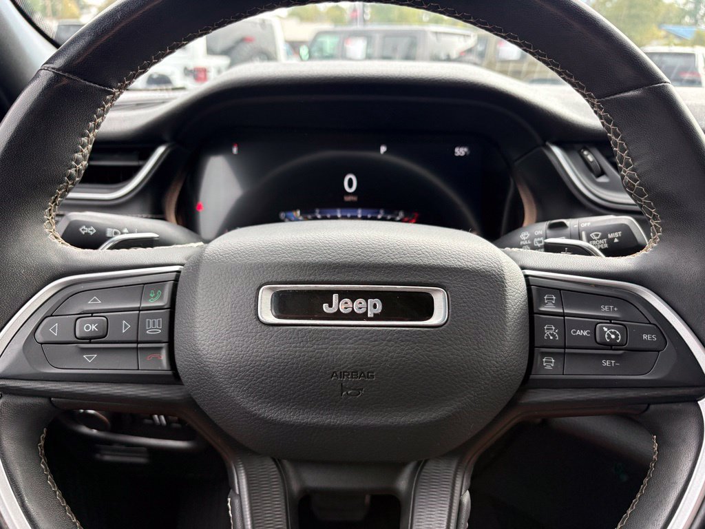 Used 2023 Jeep Grand Cherokee Altitude AWD/4WD image 15
