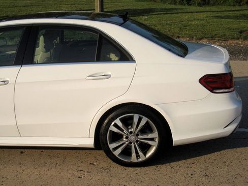 Used 2016 Mercedes-Benz E 350 4MATIC Sedan w/ Premium Package image 8