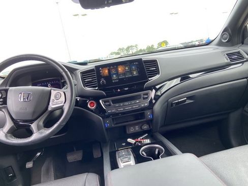 Used 2025 Honda Passport Black Edition image 15