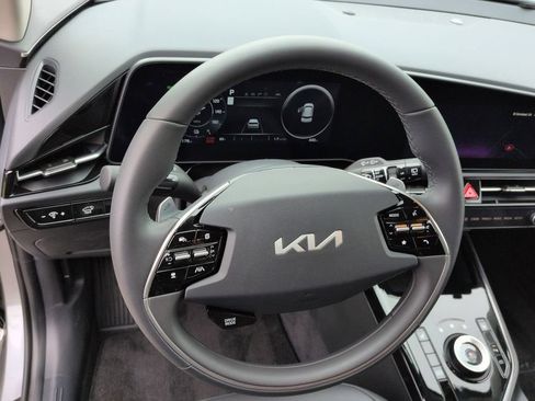 Certified 2025 Kia Niro Wind FWD image 11