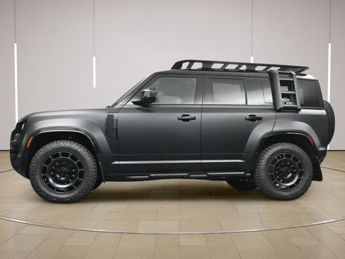 New 2026 Land Rover Defender 110 AWD/4WD image 28