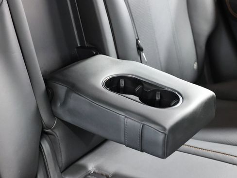 Used 2019 Bentley Bentayga image 76