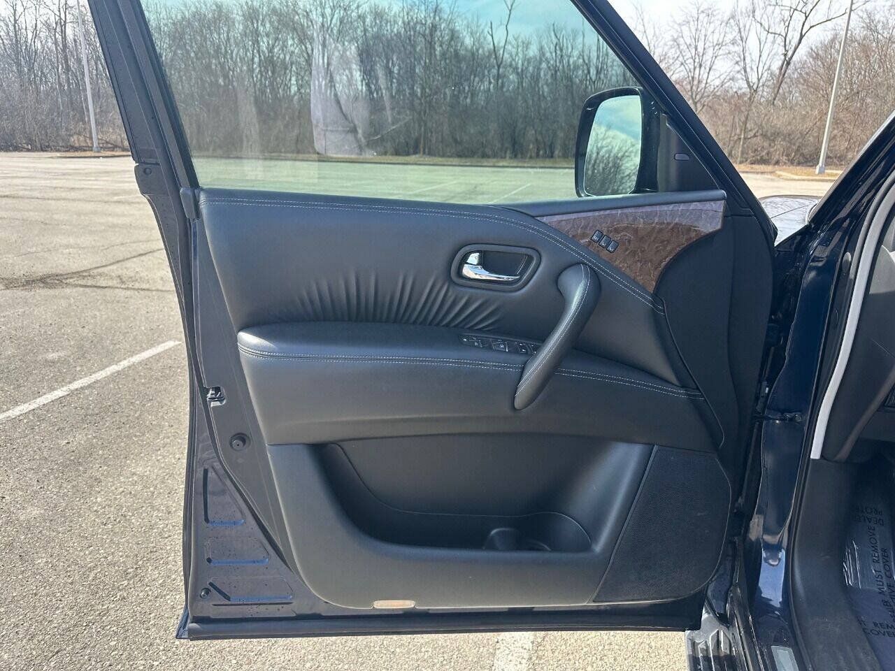Used 2017 INFINITI QX80 4WD w/ Driver Assistance Package image 10