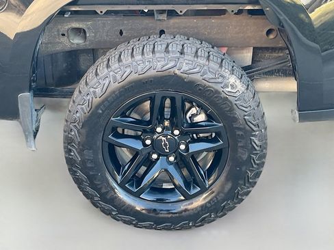 Used 2024 Chevrolet Silverado 1500 Custom Trail Boss w/ LPO, Dark Essentials Package AWD/4WD image 28