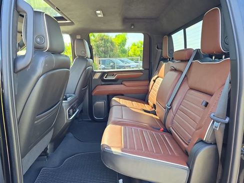 Certified 2025 GMC Sierra 2500 Denali Ultimate AWD/4WD image 8