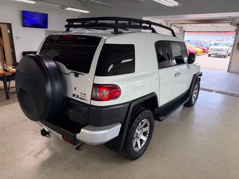 Used 2014 Toyota FJ Cruiser 4WD w/ Upgrade Package image 7