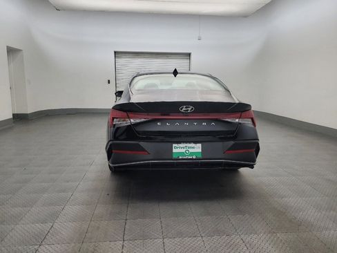 Used 2024 Hyundai Elantra SEL w/ Convenience Package image 6