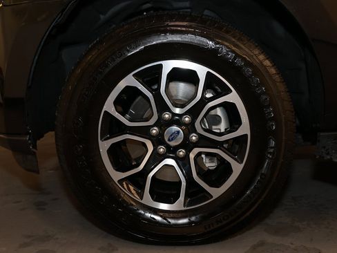 Used 2024 Ford Expedition Max XLT image 25