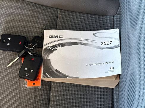 Used 2017 GMC Canyon 2WD Crew Cab w/ Convenience Package image 12