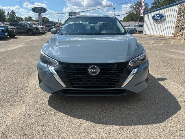 Used 2025 Nissan Sentra SV FWD image 2