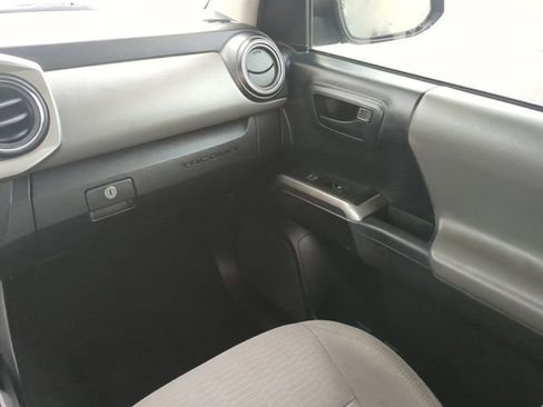 Used 2017 Toyota Tacoma SR5 image 17