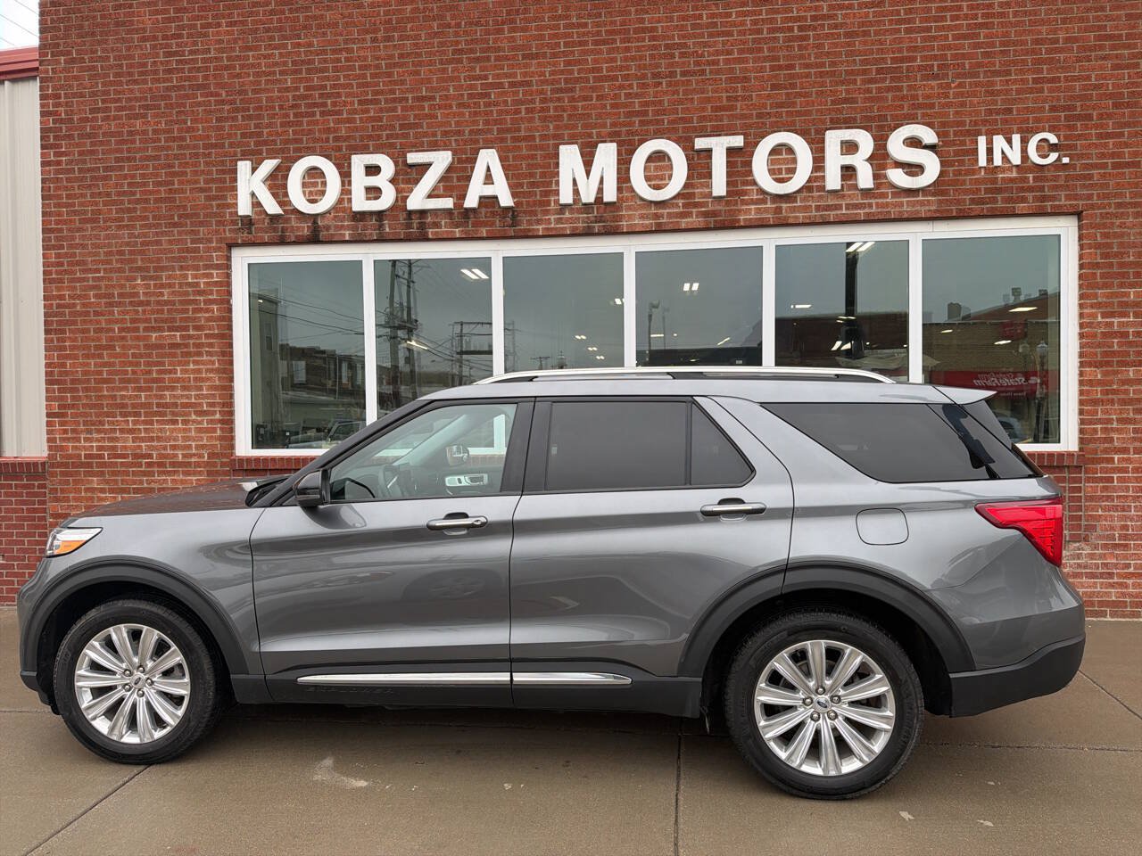 Used 2023 Ford Explorer Limited w/ Limited Technology Package AWD/4WD image 3
