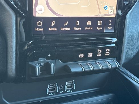 New 2026 RAM 2500 Laramie AWD/4WD image 19