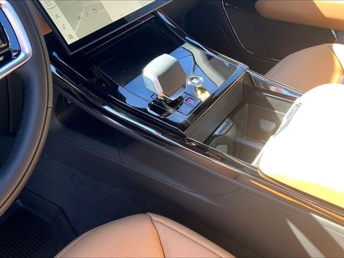 New 2026 Land Rover Range Rover Sport SE image 7